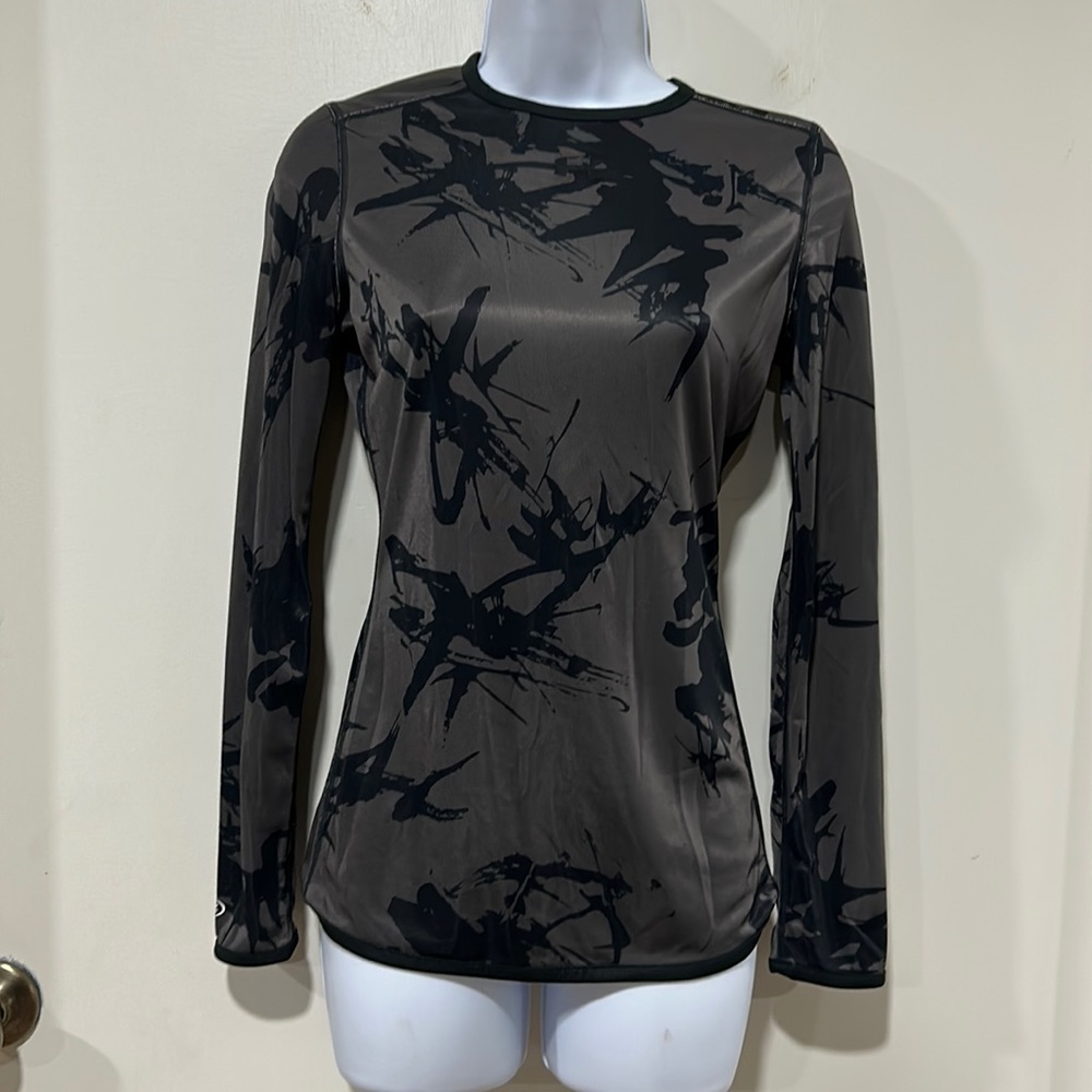 Under Armour Gray & Black All Season Gear  Reversible Long Sleeve Shirt Size XS
